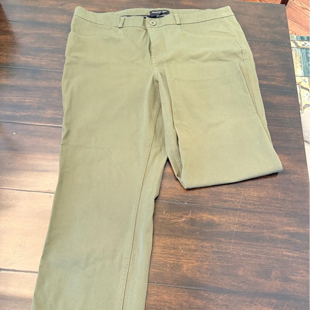 Banana Republic Olive Green Cropped Pants, Size 14